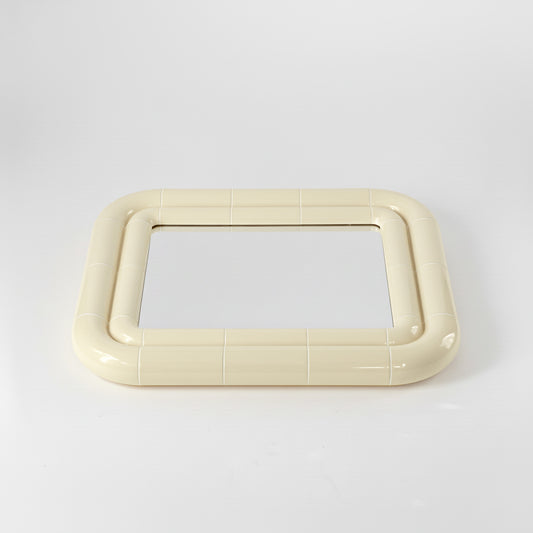 Portalito mirror in Soft Butter, horizontal position showing volume and structure